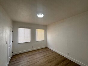4701 S Figueroa St in Los Angeles, CA - Building Photo - Building Photo