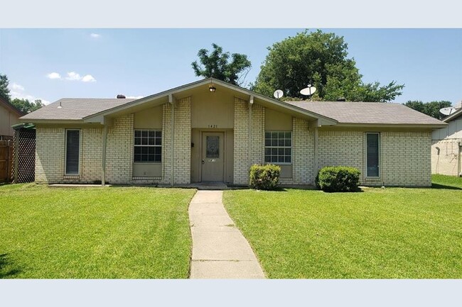 1421 Crockett St in Garland, TX - Building Photo - Building Photo