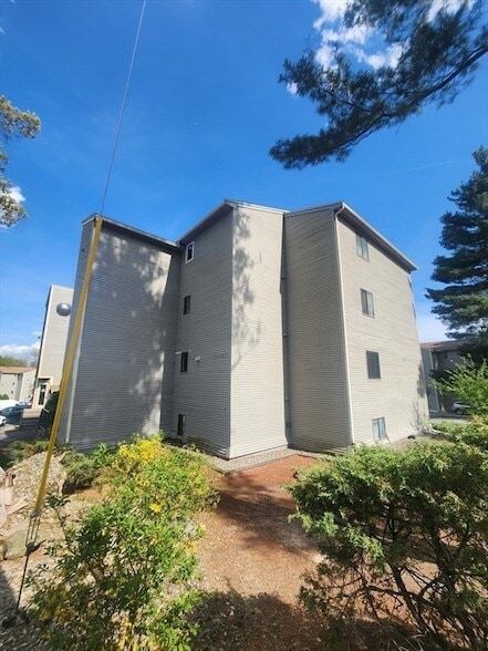 1195 Grafton St, Unit 2 in Worcester, MA - Building Photo - Building Photo