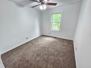 571 White Birch Rd in Lindenhurst, IL - Building Photo - Building Photo