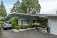 2901 84th Ave SE in Mercer Island, WA - Foto de edificio - Building Photo