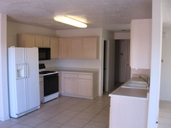 11243 Campo Del Oso Ave NE in Albuquerque, NM - Building Photo - Building Photo