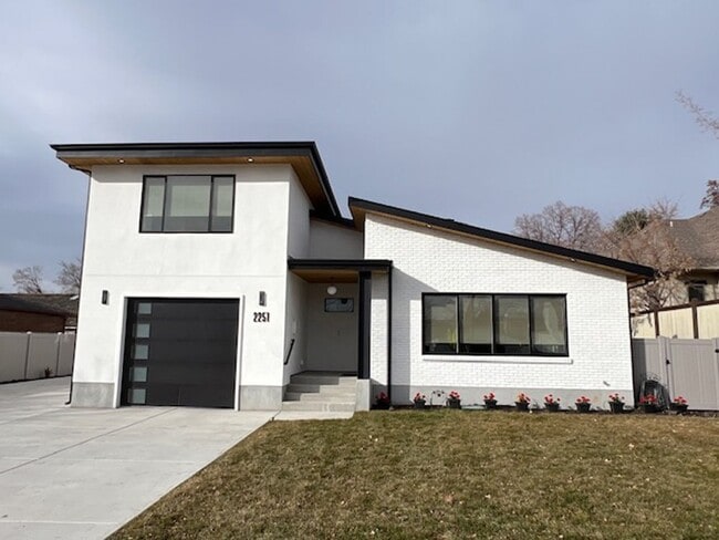 property at 2251 Lincoln Ln