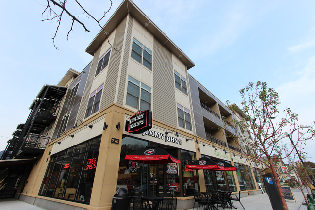 770 Elmwood Apartments in Buffalo, NY - Foto de edificio - Building Photo