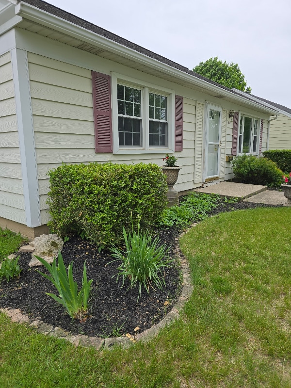 property at 1615 Lenore Ave