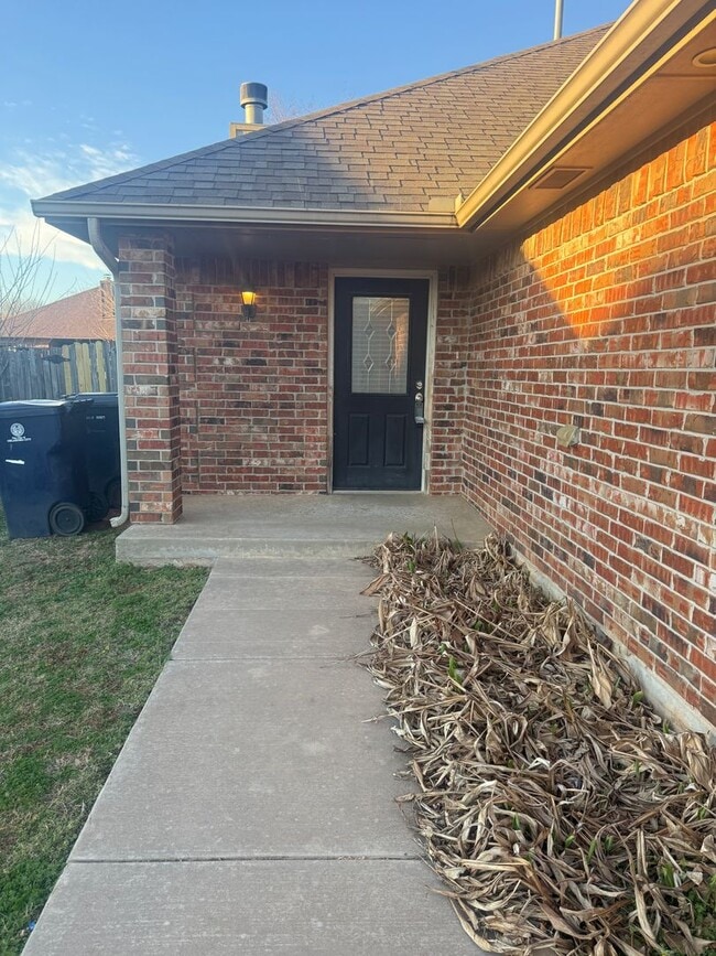 10305 NW 38th Terrace in Yukon, OK - Building Photo - Building Photo