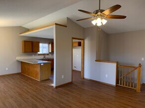 1817 N Pine Grove St in Wichita, KS - Building Photo - Building Photo