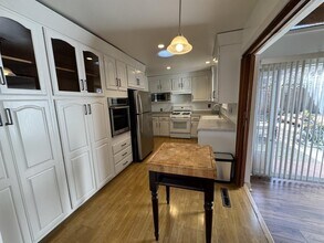 3534 Jefferson Ave in Redwood City, CA - Building Photo - Building Photo