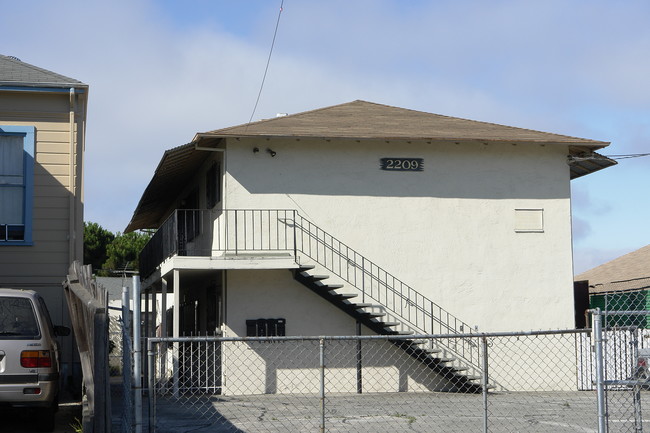 2209 E 23rd St in Oakland, CA - Building Photo - Building Photo