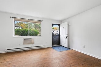 2 Branch Rd in Thomaston, CT - Building Photo - Building Photo