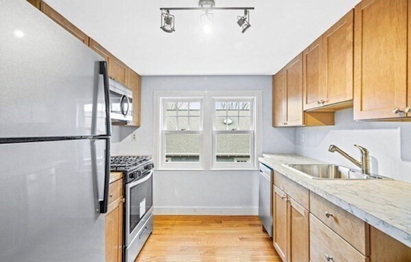 120 Walden St, Unit 3 in Cambridge, MA - Foto de edificio - Building Photo