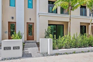 5256 Beckman Ter in Palm Beach Gardens, FL - Foto de edificio - Building Photo