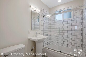 1155 N Madison Ave in Los Angeles, CA - Foto de edificio - Building Photo