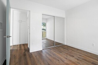 Individual Bungalows: All 1 bedroom/ 1 bat in Los Angeles, CA - Foto de edificio - Building Photo