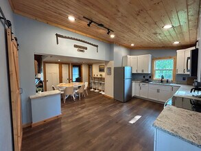 682 Windridge Dr in Sugar Grove, NC - Building Photo - Building Photo