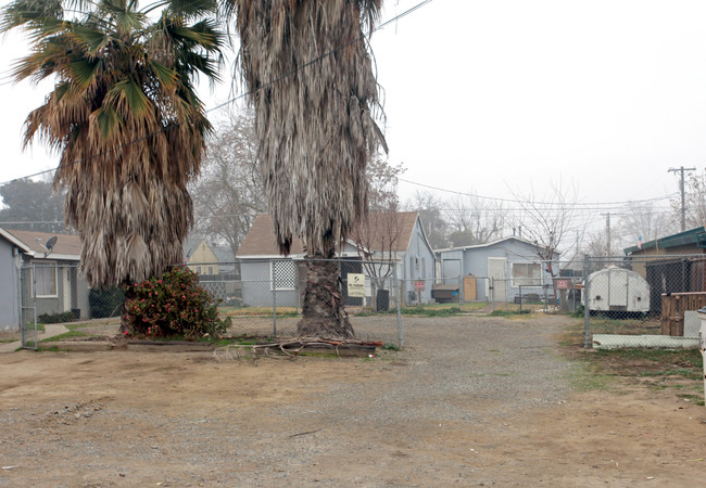 1017-1021 Herndon Ave in Modesto, CA - Building Photo - Building Photo