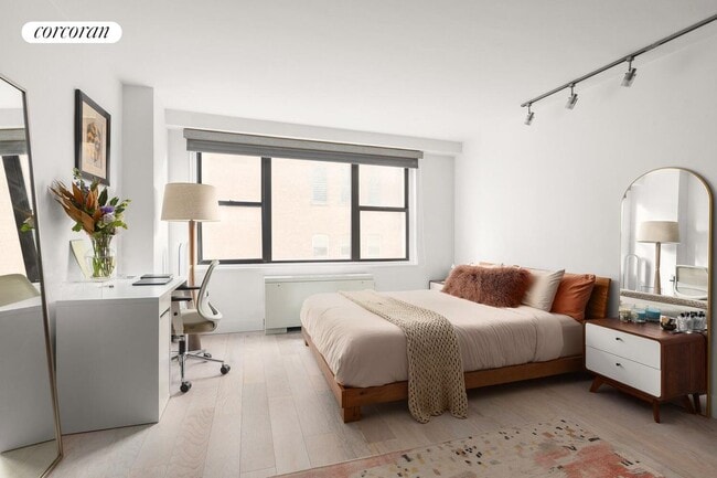 7 E 14th St in New York, NY - Building Photo - Building Photo