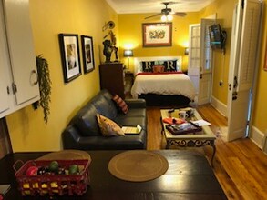 421 Burgundy St in New Orleans, LA - Building Photo - Building Photo
