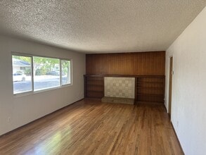 1540 Goldenwood Dr in Modesto, CA - Building Photo - Building Photo