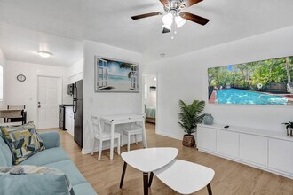 717 13th Ave in Davie, FL - Building Photo - Building Photo