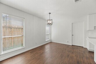 15362 Meadow Village Dr in Houston, TX - Building Photo - Building Photo