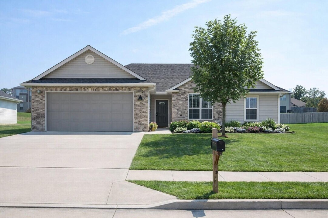 3206 Elephant Dr in Columbia, MO - Building Photo