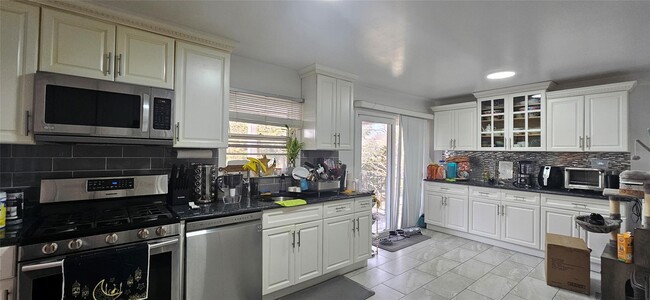 10 Old Farm Rd in Scarsdale, NY - Building Photo - Building Photo