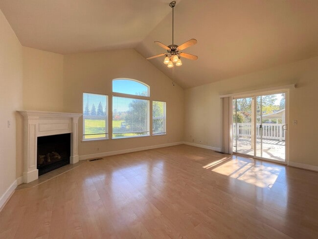 929 Yosemite Dr in Chico, CA - Building Photo - Building Photo