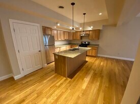 137 Main St, Unit 203 in Newport, VT - Building Photo