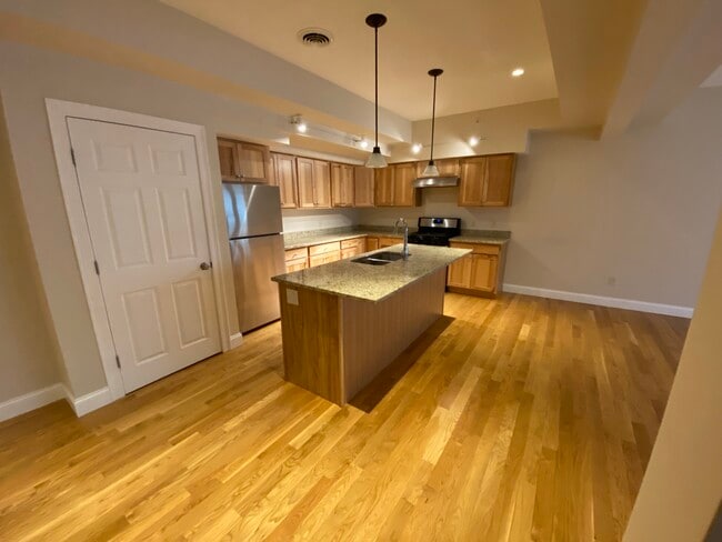 137 Main St, Unit 203