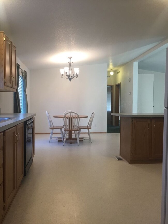 225 E Opal Ave in Driggs, ID - Building Photo - Building Photo