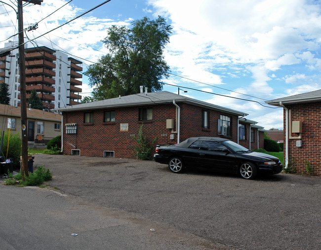 4445-4481 E Yale Ave in Denver, CO - Foto de edificio - Building Photo