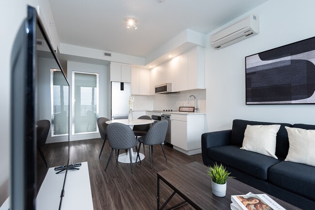 1004 Rue de la Montagne