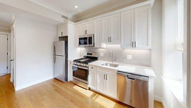 103 Porter St, Unit #4 in Boston, MA - Building Photo - Building Photo
