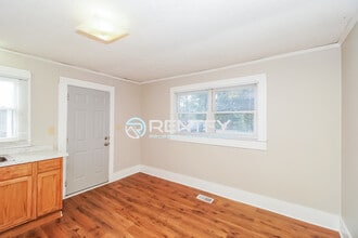 2104 E Greenbriar Rd in Statesville, NC - Building Photo - Building Photo