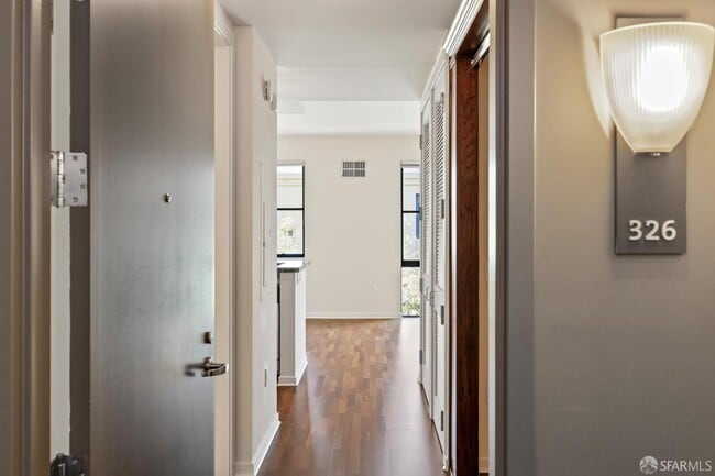 88 Townsend St in San Francisco, CA - Building Photo - Building Photo