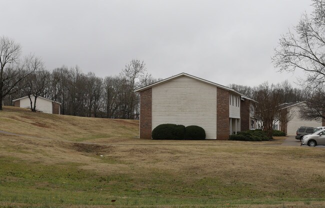 Hampton Ridge Apartments in Duncan, SC - Building Photo - Building Photo