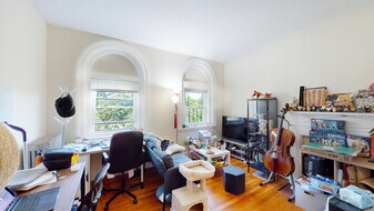 1073 Beacon St, Unit 7 in Brookline, MA - Building Photo