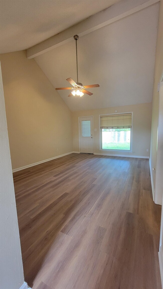 2271 Hometown Dr in Memphis, TN - Building Photo - Building Photo