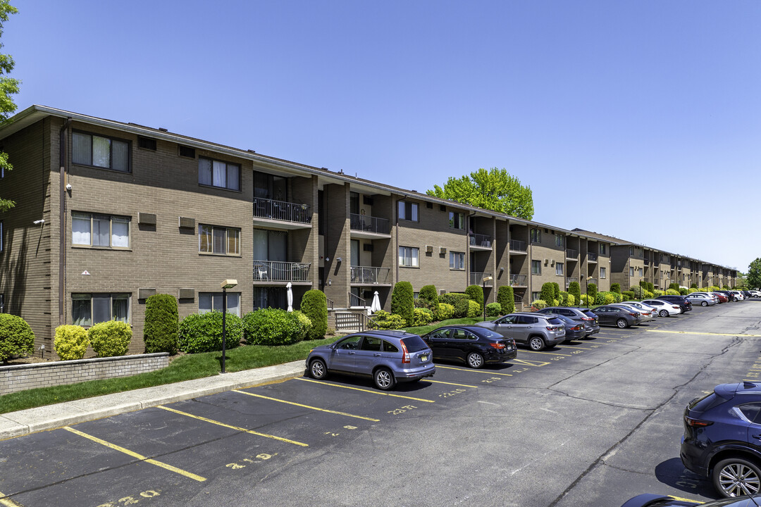 Ledgewood Terrace in Little Ferry, NJ - Building Photo