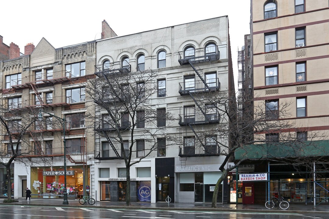 305 Columbus Ave in New York, NY - Building Photo