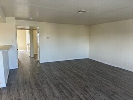 6553 McRae Ave in Las Vegas, NV - Building Photo