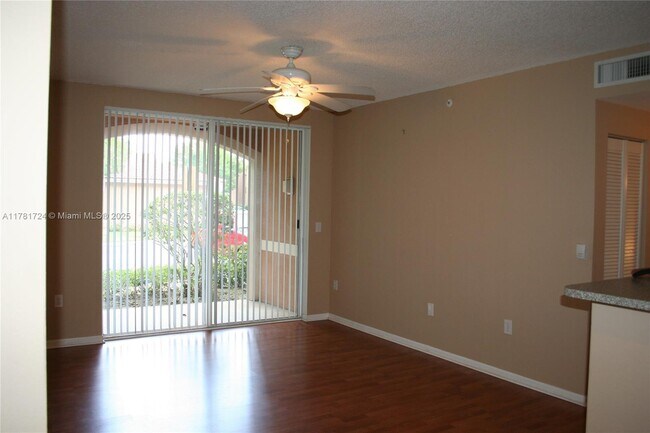 7930 N Nob Hill Rd in Tamarac, FL - Building Photo - Building Photo