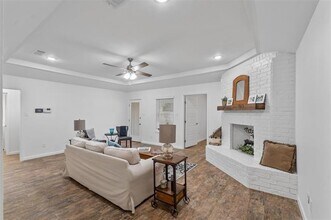 904 Meadowlark Ln in Granbury, TX - Building Photo - Building Photo