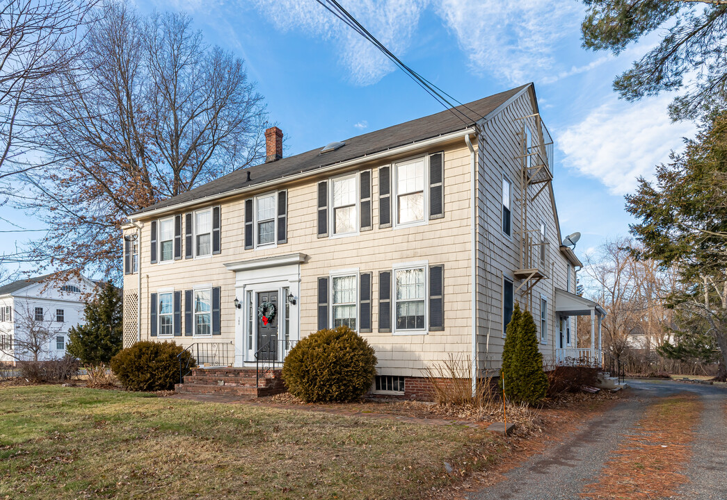 168 Bridge St in Suffield, CT - Foto de edificio