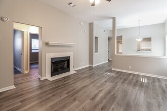 21203 Grand National Ave in Pflugerville, TX - Foto de edificio - Building Photo