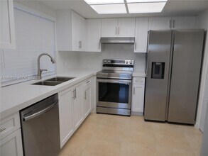 15207 SW 46th Ln in Miami, FL - Building Photo - Building Photo