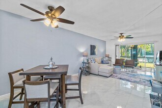 125 W Hidden Valley Blvd in Boca Raton, FL - Building Photo - Building Photo