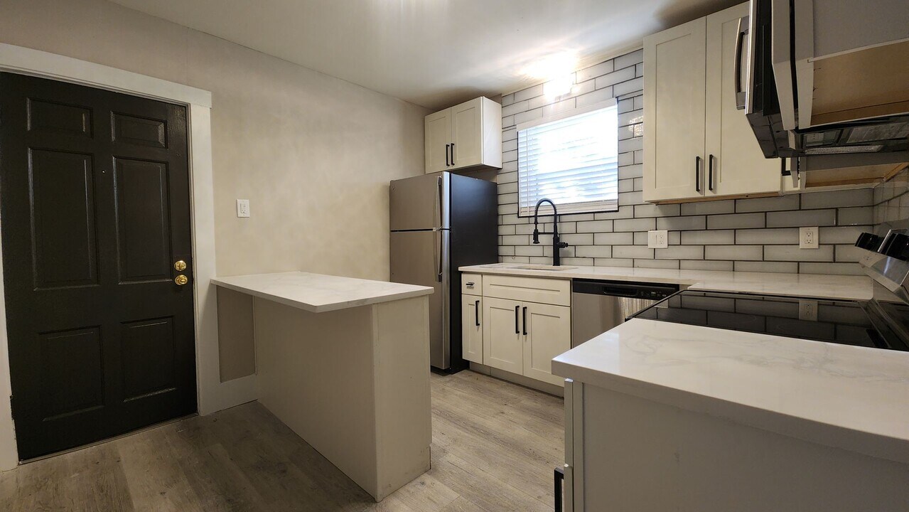 6616 Alamo Ave, Unit 2W in Clayton, MO - Building Photo