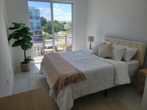 935 SW 72nd Ave, Unit B1 in Miami, FL - Building Photo - Building Photo